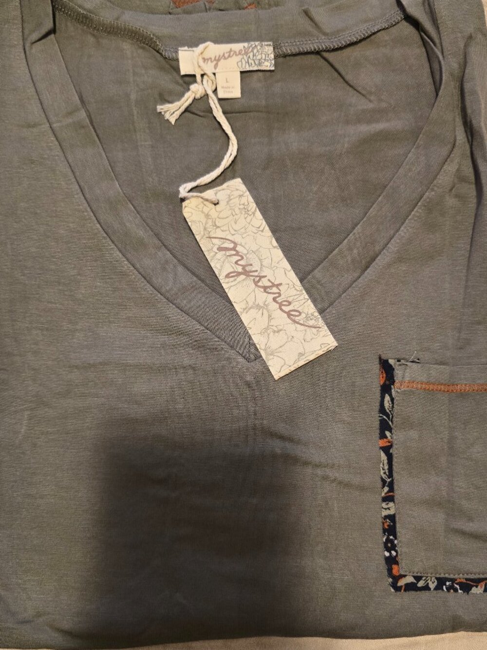 NWT Mystree Olive Green Knit Tee Shirt Patterned Pocket Stitching